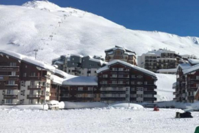 RPP95- Tignes Val Claret skis aux pieds départ Gde Motte